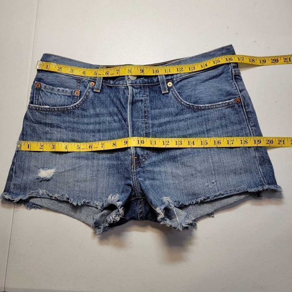 Levi's 501 Women's Cotton Denim Jean Shorts Distressed Cutoff - Picture 7 of 10